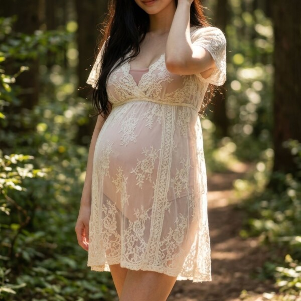 森の中に佇む美しすぎる臨月の妊婦こずえ